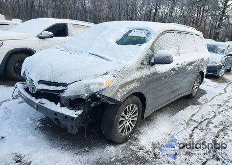 2018 Toyota Sienna Xle 8 Passenger from USA, damaged, VIN 5TDYZ3DC9JS961709